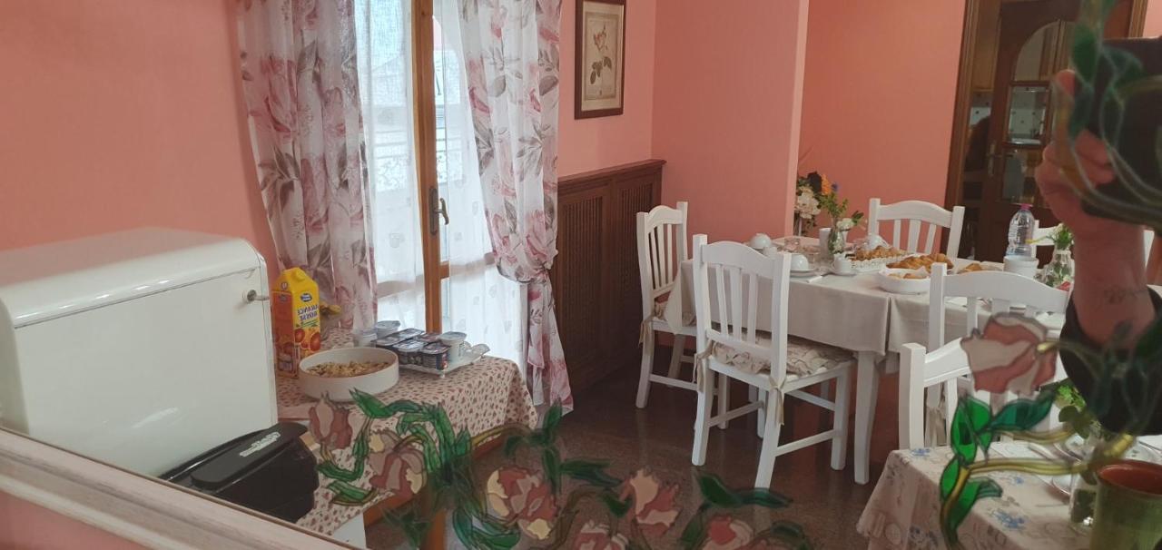 Villa Ferrari Oriella Solignano Nuovo Buitenkant foto