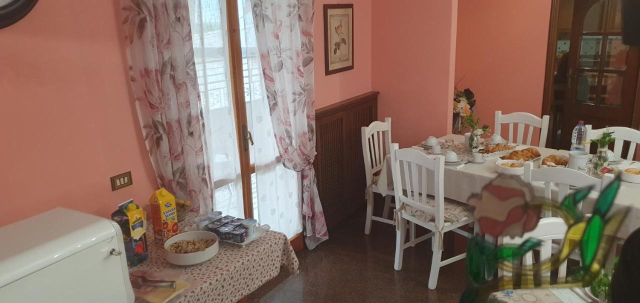 Villa Ferrari Oriella Solignano Nuovo Buitenkant foto